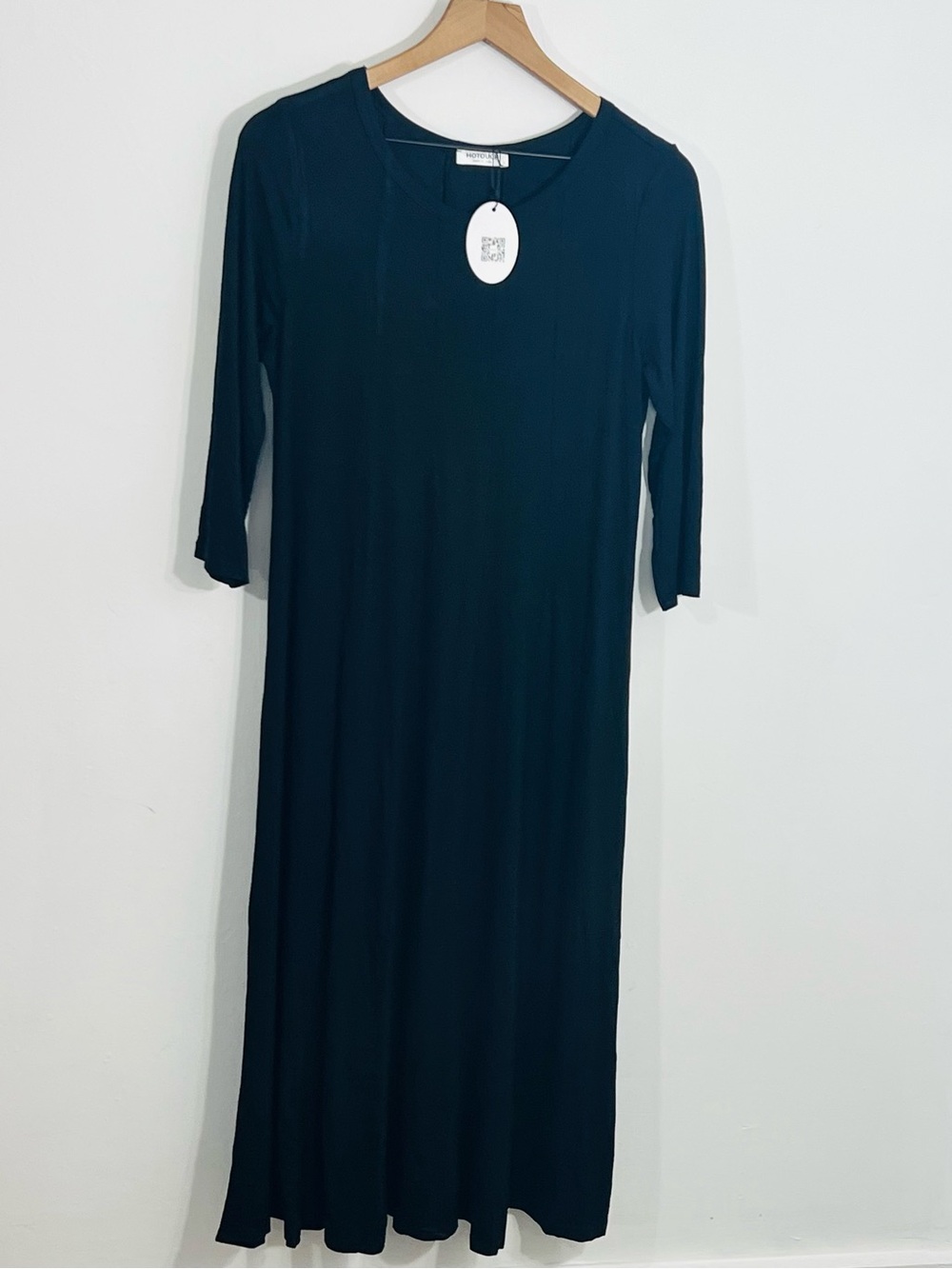 Hot Touch 3/4 Sleeve Black Maxi Dress With Pleated Fabric Scoop Neck Casual NEW
